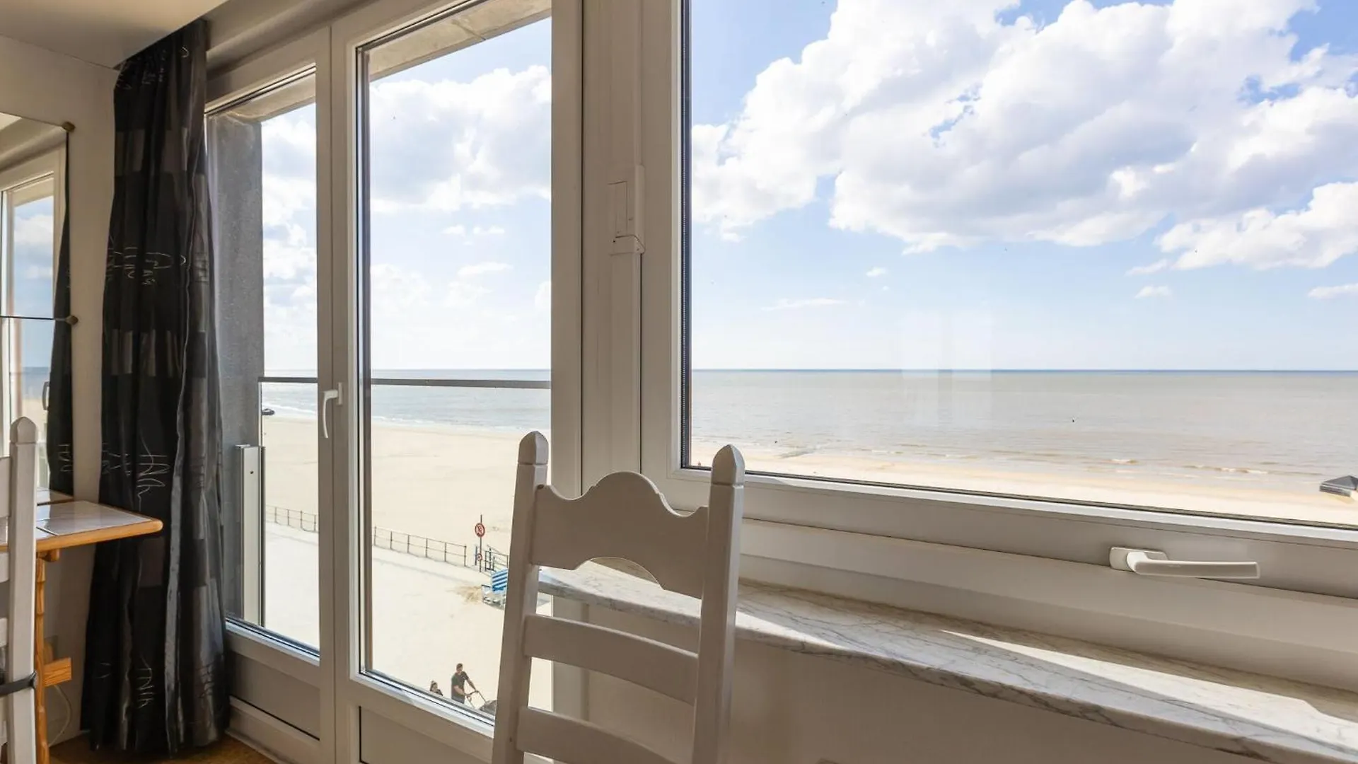 Nice Apartment With Shared Pool Middelkerke